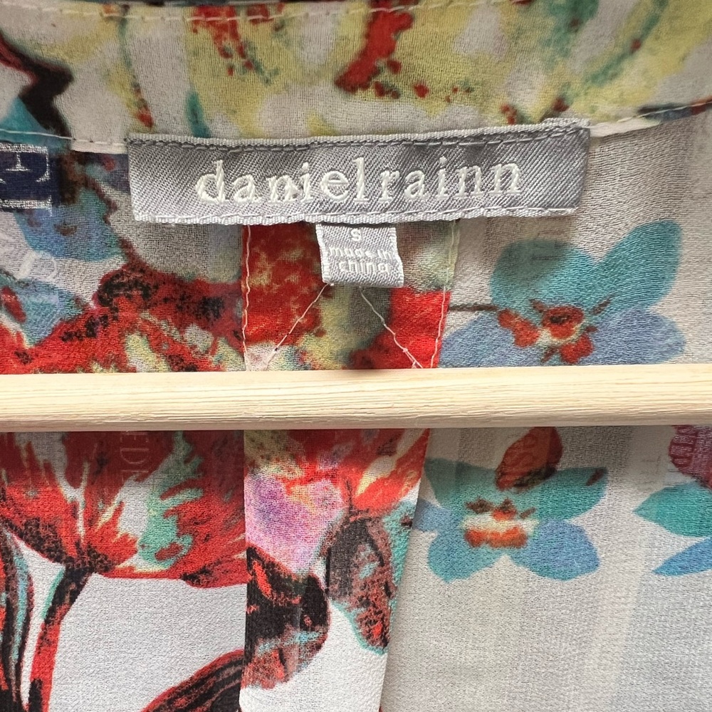 Daniel Rainn | ๐ฅ 2 for $30 ๐ฅ floral pattern sheet blouse - Picture 2 of 3